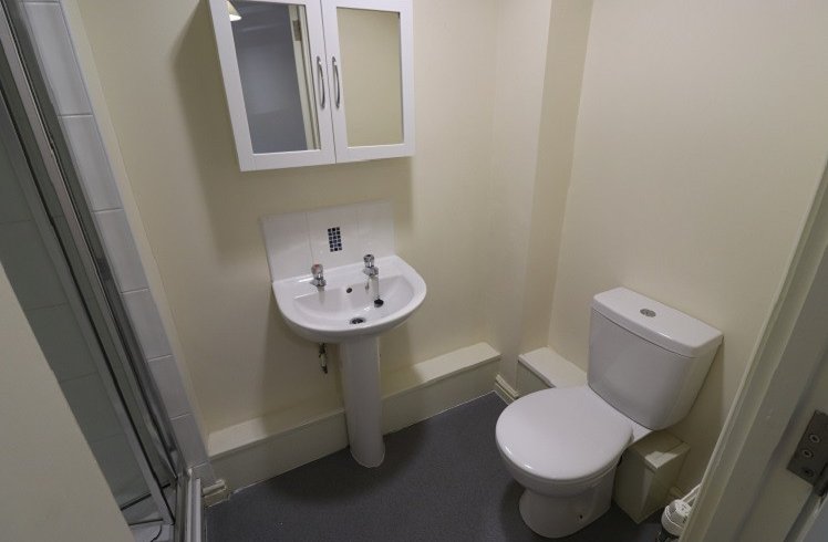Student Accommodation Crown Halls Bathroom1