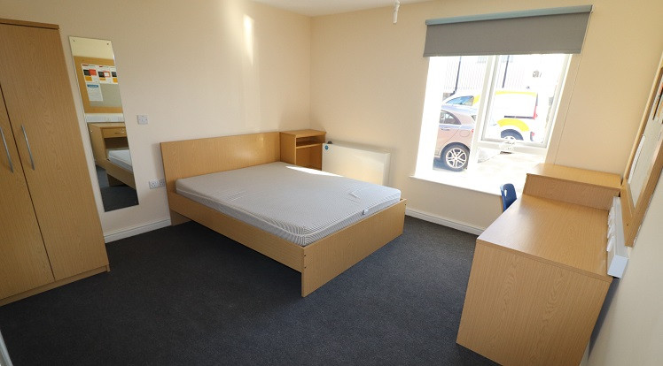 Student Accommodation Crown Halls Bedroom1