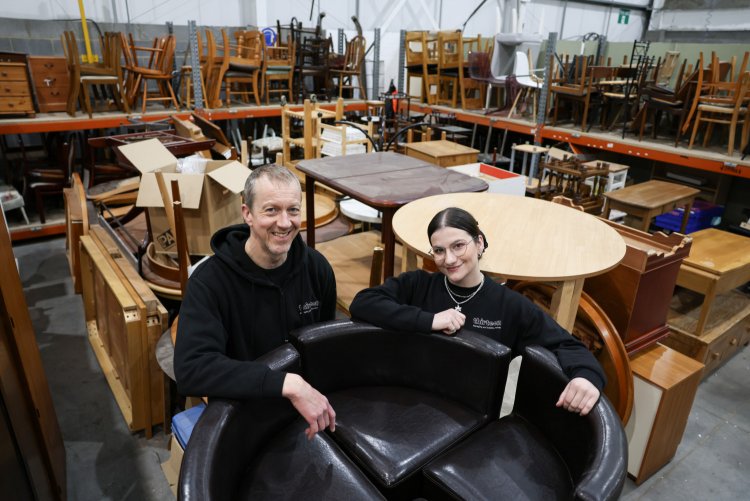 Two team members in the upcycling warehous