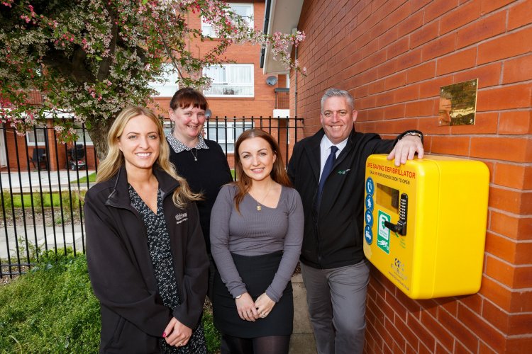 8109 001 Ewbank Stockton Defibrillator