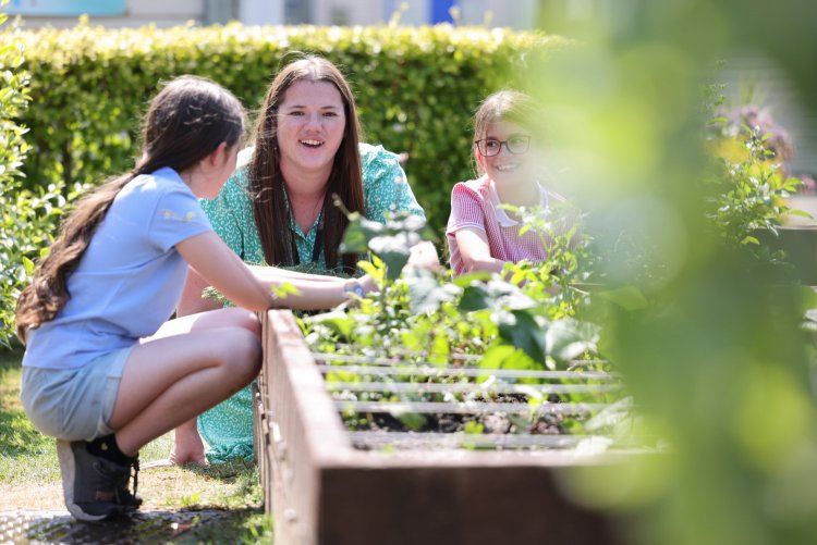 Community Fund Gardening Project At Egglescliffe Primary Emma Maddison And School Children 18 7 2022 1 