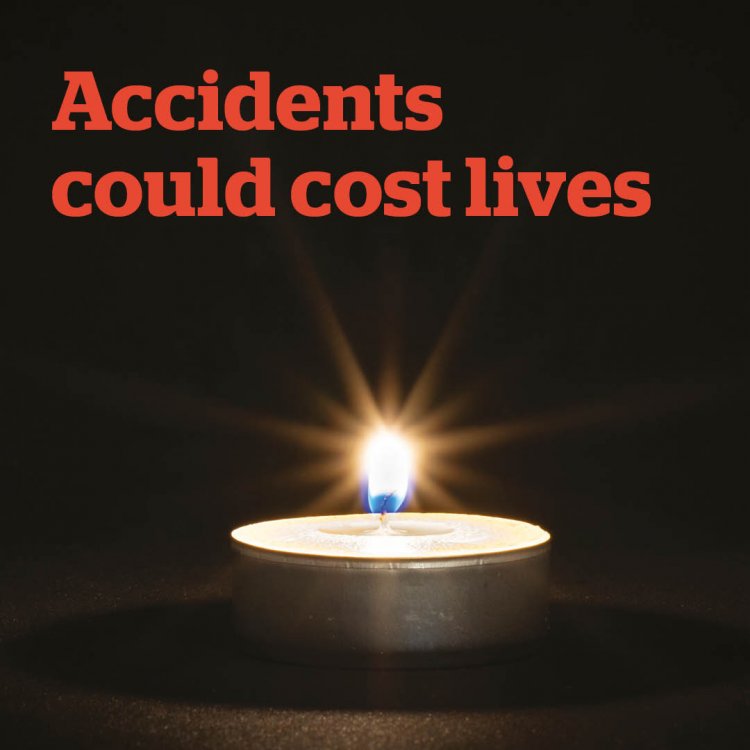 M0112789 1080x1080 Candle Safety